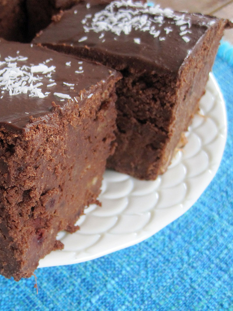 Saftiger Schokoladenkuchen (Vegan, Glutenfrei) | Das Vegan Monster